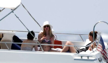 Avril Lavigne bathing suit again in St Tropez