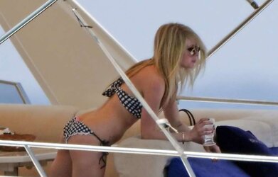 Avril Lavigne bathing suit again in St Tropez