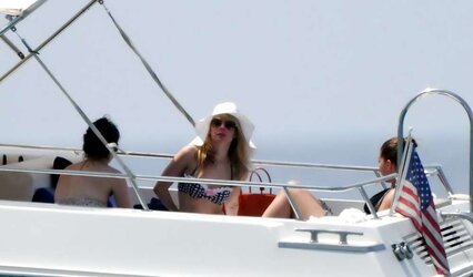 Avril Lavigne bathing suit again in St Tropez