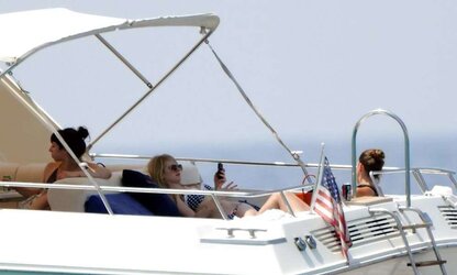 Avril Lavigne bathing suit again in St Tropez