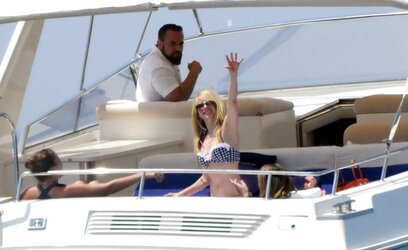 Avril Lavigne bathing suit again in St Tropez