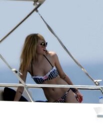 Avril Lavigne bathing suit again in St Tropez
