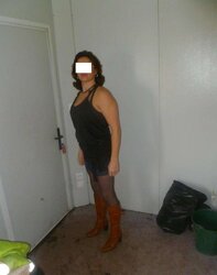 Ma cochonne dans une cabane de chantier
