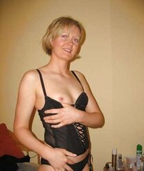 CRAZY MATURE HOUSEWIFES IV