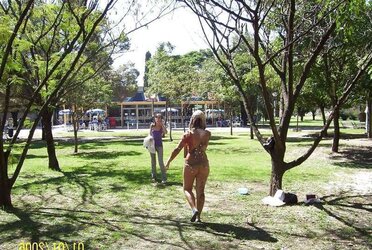 Teenagers felices festejando graduacion