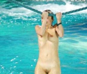 Super-Steamy Gals In Cold Water