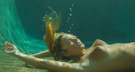 Super-Steamy Gals In Cold Water