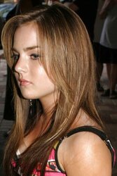 JoJo Levesque Zoomed In Photos