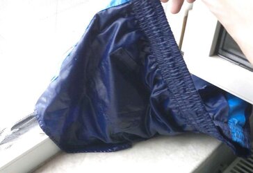 Blaue Adidas Bundeswehr cut-offs