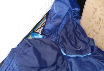 Blaue Adidas Bundeswehr cut-offs