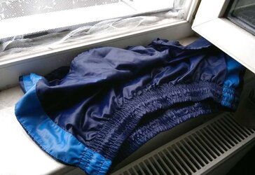 Blaue Adidas Bundeswehr cut-offs