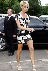 Victoria Beckham - Scorching Gams