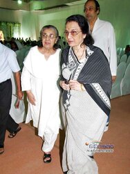 ASHA PAREKH AMPLE GRANNY ARSE
