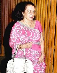 ASHA PAREKH AMPLE GRANNY ARSE