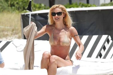 Michelle Hunziker uber-sexy FRESH Bathing Suit Pictures