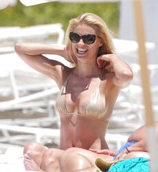 Michelle Hunziker uber-sexy FRESH Bathing Suit Pictures