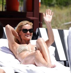 Michelle Hunziker uber-sexy FRESH Bathing Suit Pictures