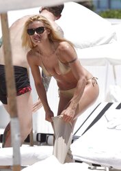 Michelle Hunziker uber-sexy FRESH Bathing Suit Pictures