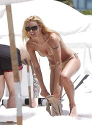 Michelle Hunziker uber-sexy FRESH Bathing Suit Pictures