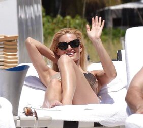 Michelle Hunziker uber-sexy FRESH Bathing Suit Pictures