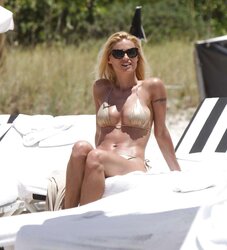 Michelle Hunziker uber-sexy FRESH Bathing Suit Pictures