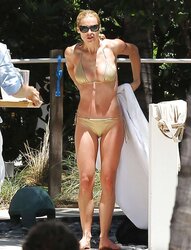 Michelle Hunziker uber-sexy FRESH Bathing Suit Pictures