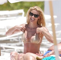 Michelle Hunziker uber-sexy FRESH Bathing Suit Pictures