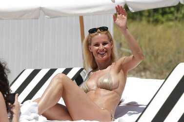 Michelle Hunziker uber-sexy FRESH Bathing Suit Pictures