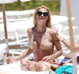 Michelle Hunziker uber-sexy FRESH Bathing Suit Pictures