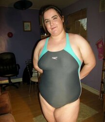 PLUMPER in BIKINI