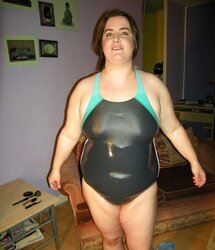 PLUMPER in BIKINI