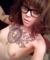 Femmes With Glasses
