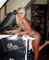 Femmes With Glasses