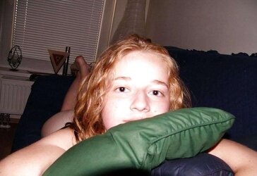 Belle small teenager rousse