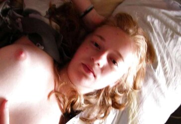 Belle small teenager rousse