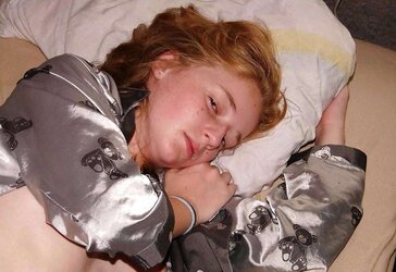 Belle small teenager rousse