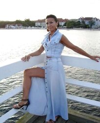 Hotlegs-mature legshow