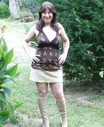Hotlegs-mature legshow