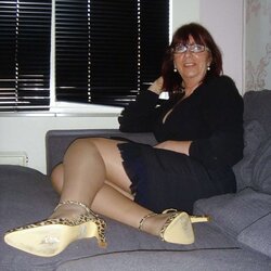 Hotlegs-mature legshow