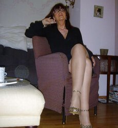 Hotlegs-mature legshow