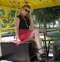 Hotlegs-mature legshow