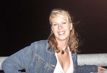 Versaute Blondine