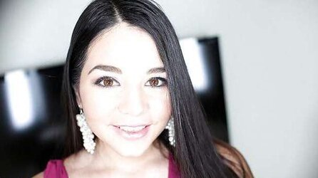 Pornostar Nanide Sage (belleza morena).