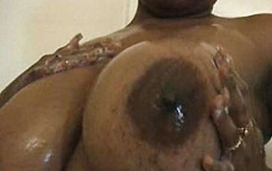 Gros seins mous