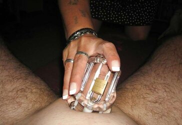 Keuschhaltung durch Herrin - Chastity with Dominatrix