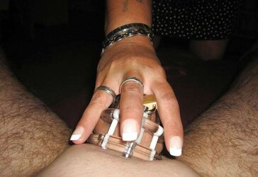 Keuschhaltung durch Herrin - Chastity with Dominatrix