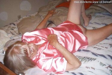 Granny pix from free oma galleries + more