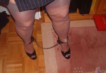 Her uber-cute gams and soles in nylons