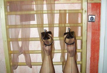 Her uber-cute gams and soles in nylons