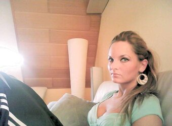 Comment and Tribute: Torrid Platinum-Blonde Slut Larah
